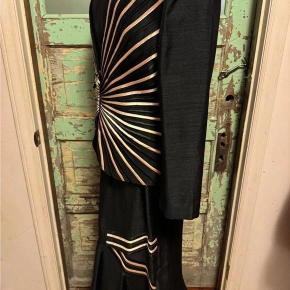 Elegant Black and White Women's Dress Suit - Picture 4 of 16